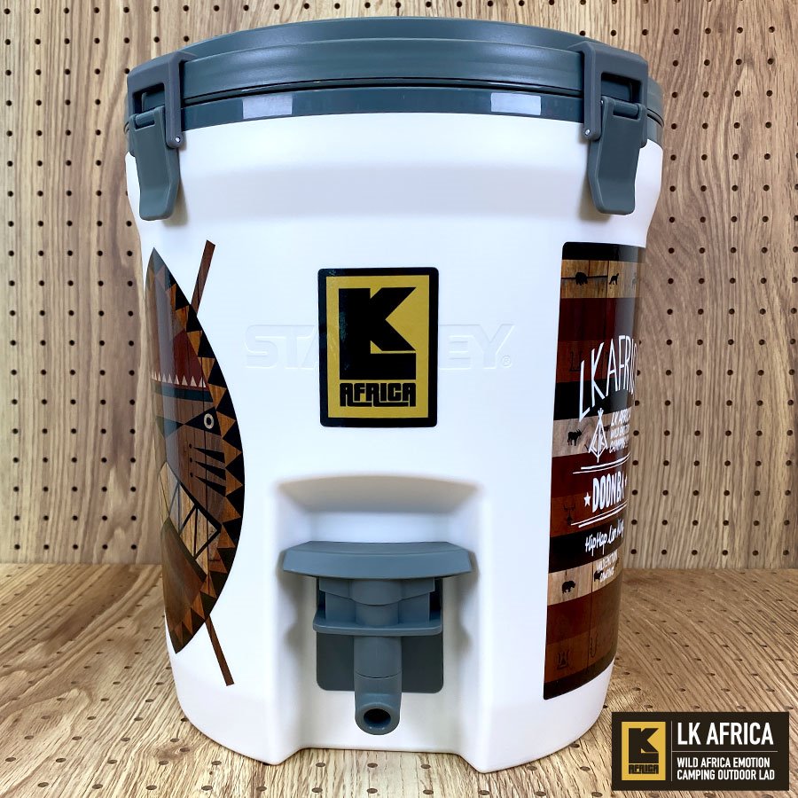 [돌돌컴퍼니] LK-AFRICA-icebox-01 감성캠핑 브랜드 엘케이 아프리카 사자 캠핑 스탠리 워터저그 아이스박스 쿨러 튜닝 스티커 스킨 데칼