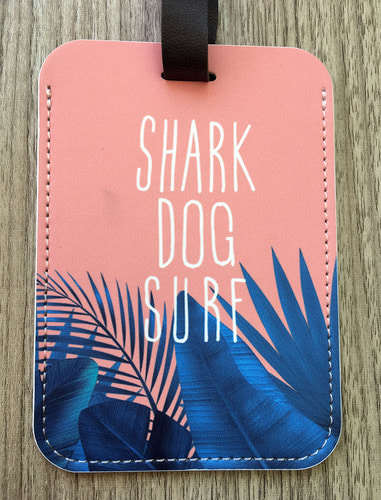 [돌돌] SHARK DOG-LUGGAGE TAG-26 샤크독 서핑 서프 하와이 상어 불독 강아지 캐릭터 그래픽 디자인 여행 가방 캐리어 네임택 러기지택 캐리어택 이름표 
